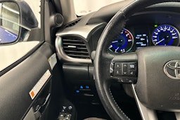sininen Toyota Hilux 2020 kuva 17.