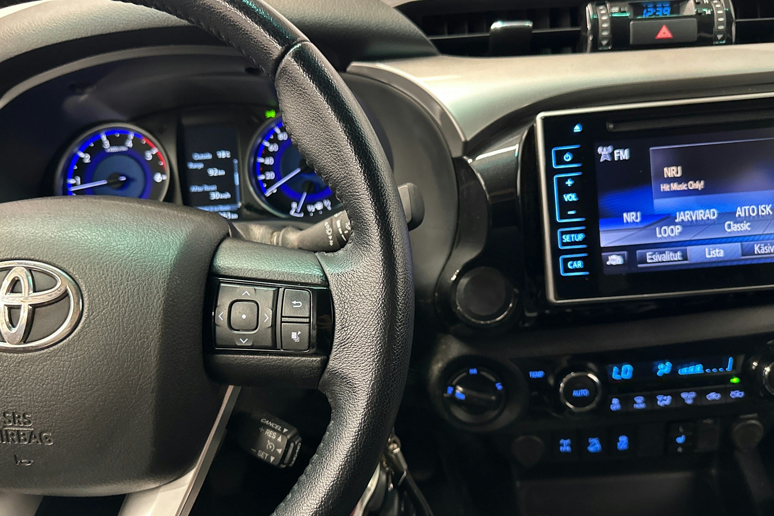 sininen Toyota Hilux 2020 kuva 18.