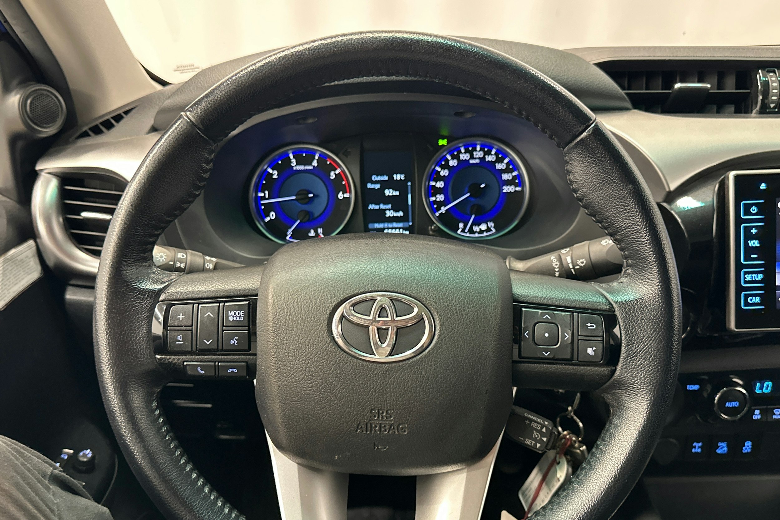sininen Toyota Hilux 2020 kuva 19.
