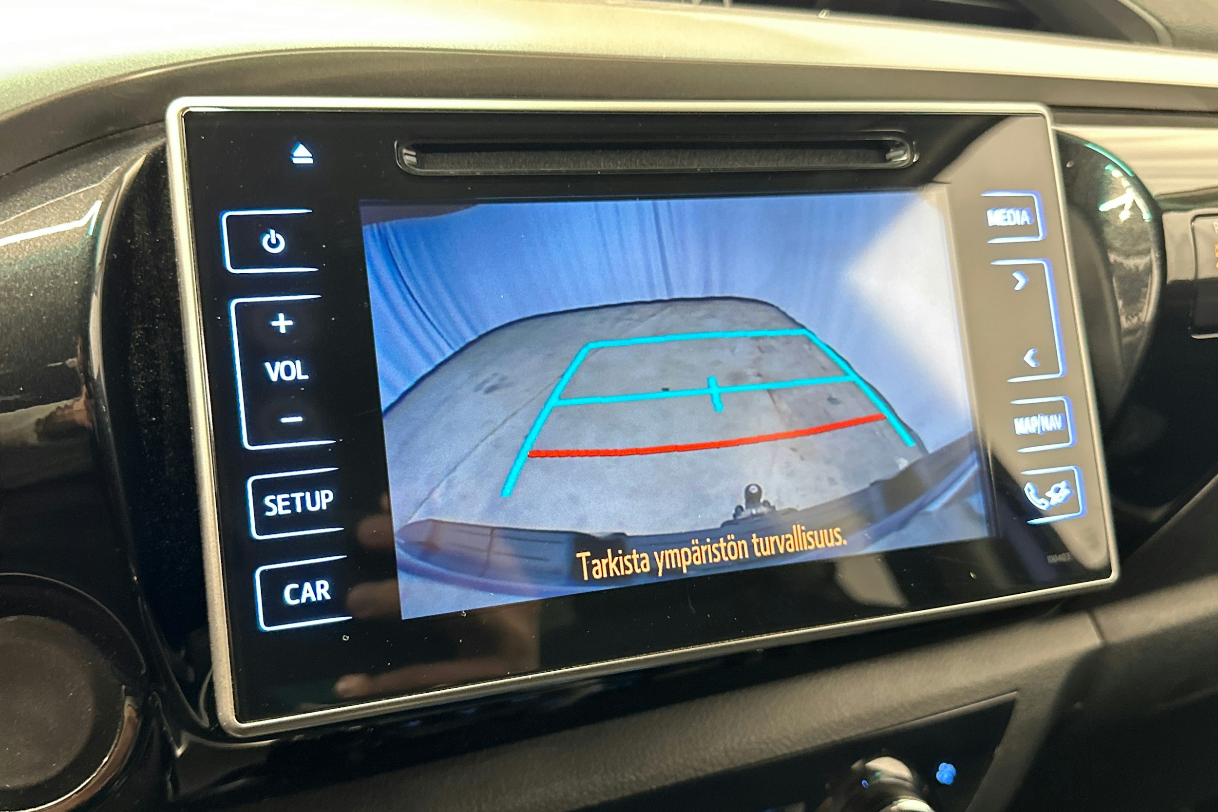sininen Toyota Hilux 2020 kuva 22.