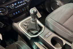 sininen Toyota Hilux 2020 kuva 24.