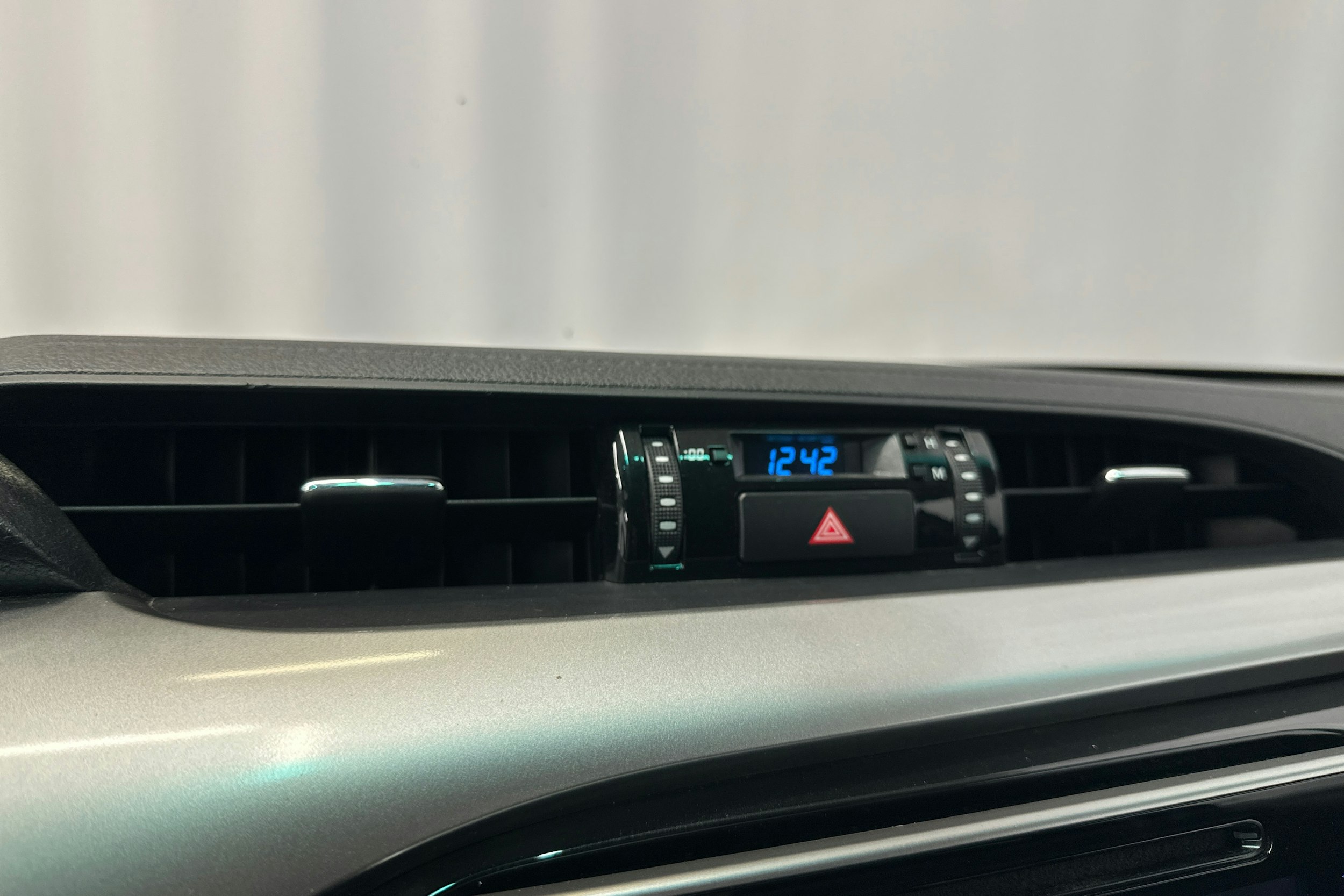 sininen Toyota Hilux 2020 kuva 25.