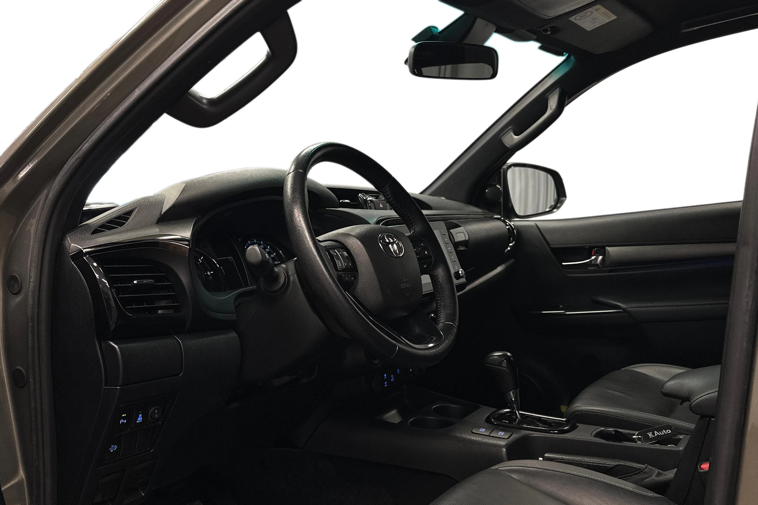 harmaa Toyota Hilux 2021 kuva 6.