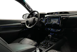 harmaa Toyota Hilux 2021 kuva 7.