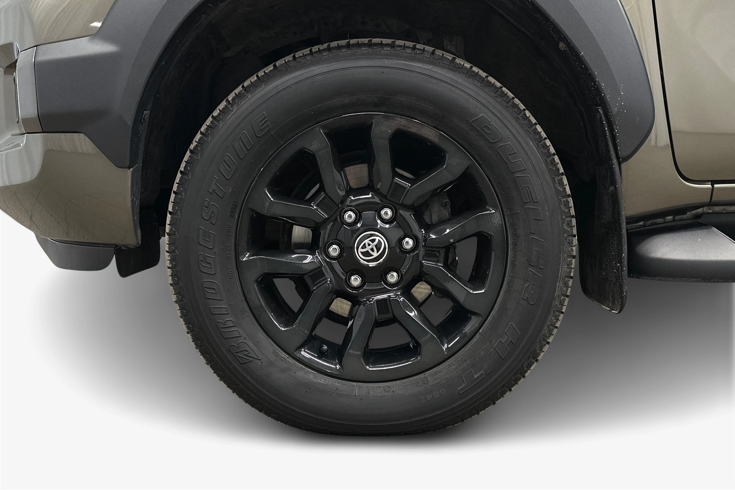 harmaa Toyota Hilux 2021 kuva 8.