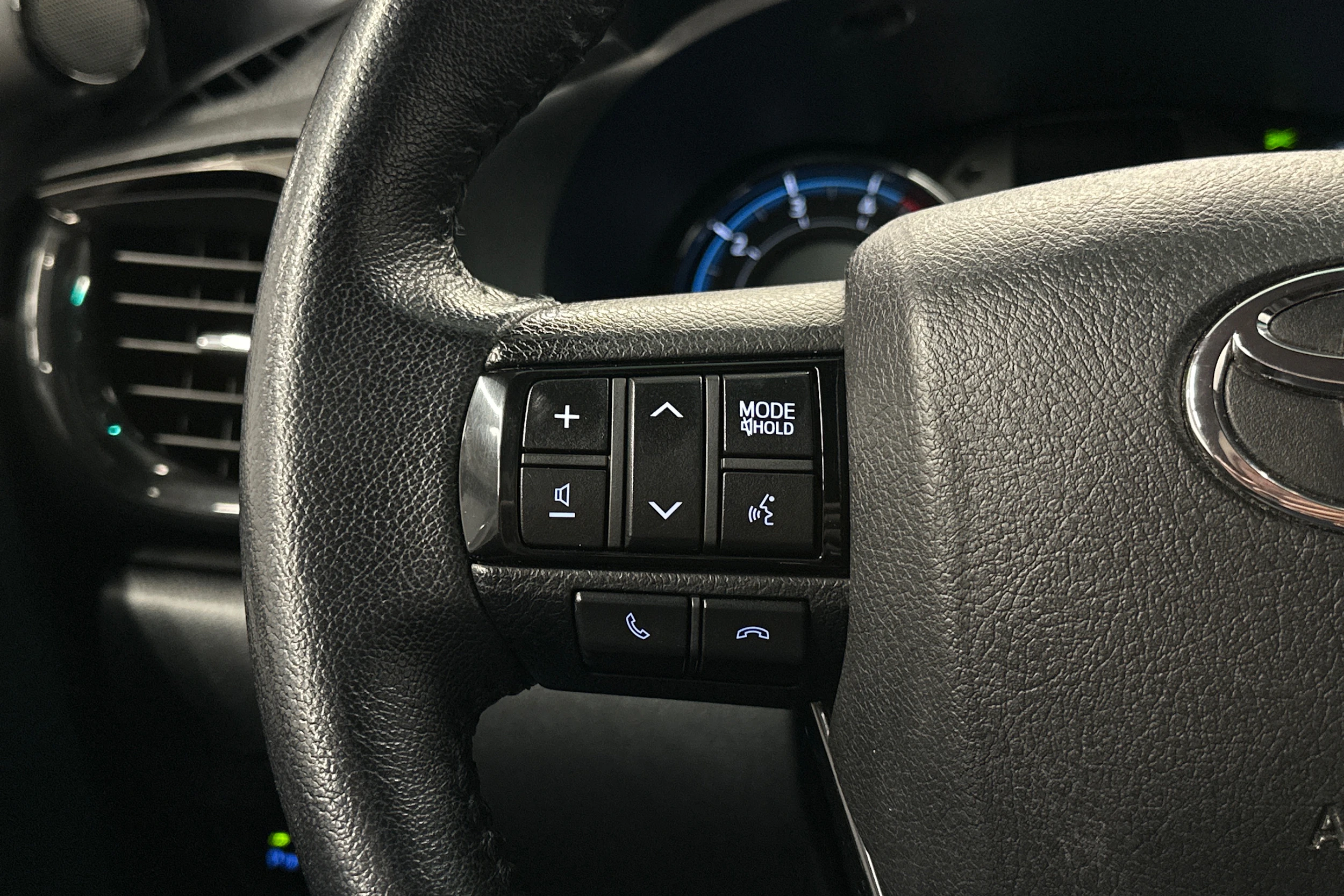 harmaa Toyota Hilux 2021 kuva 10.