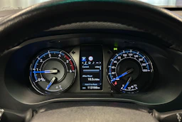 harmaa Toyota Hilux 2021 kuva 12.