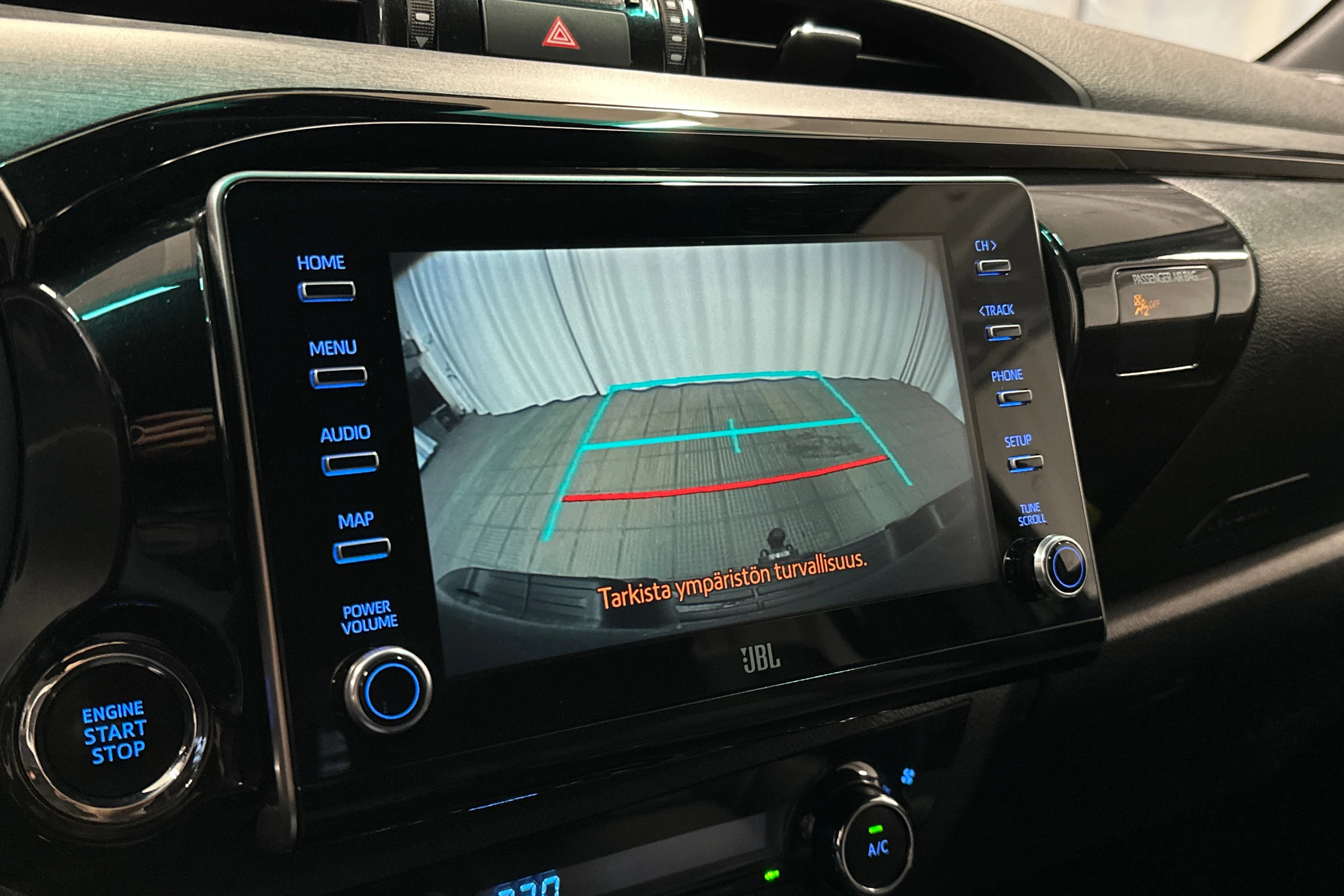 harmaa Toyota Hilux 2021 kuva 14.