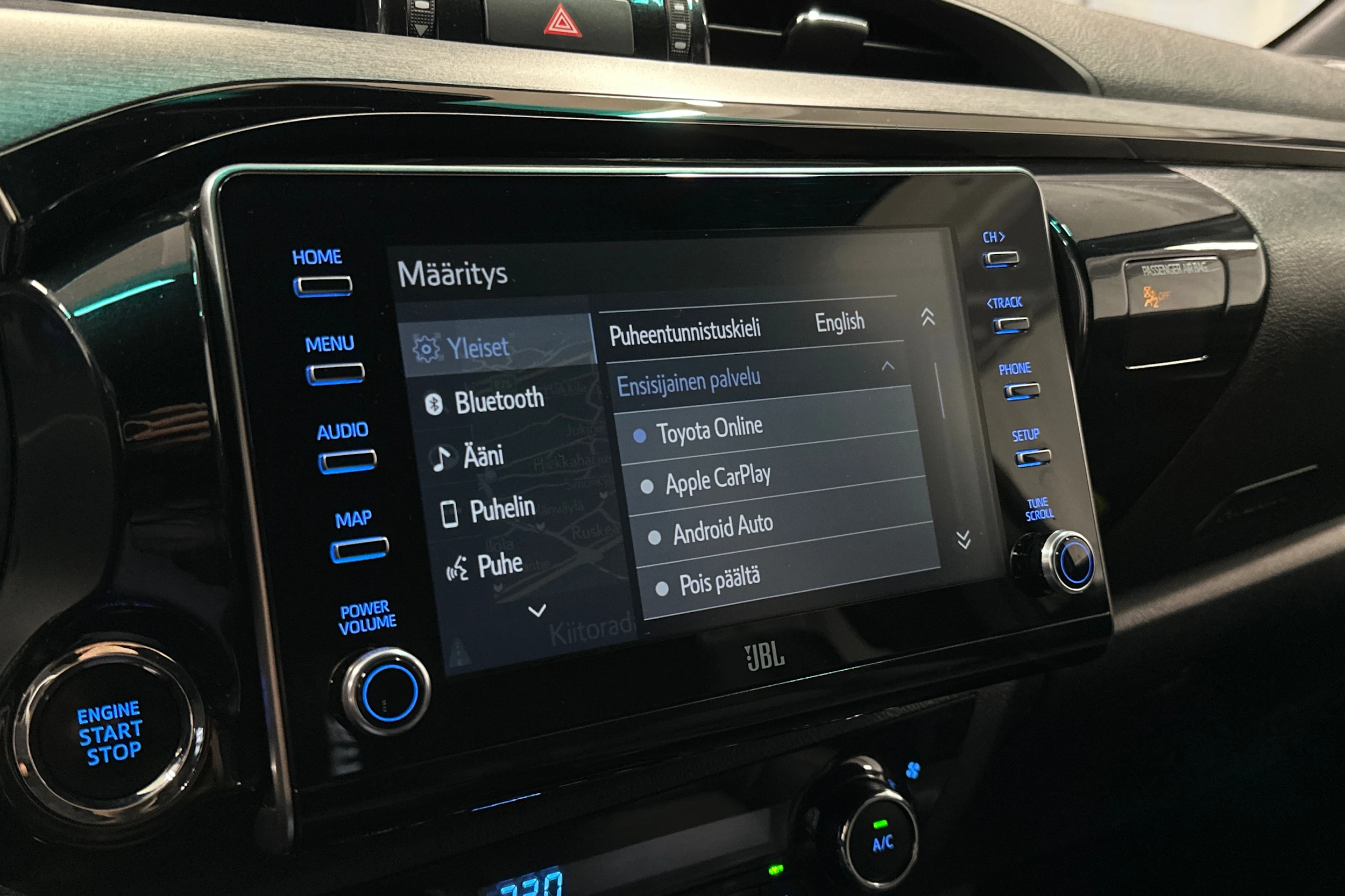 harmaa Toyota Hilux 2021 kuva 15.