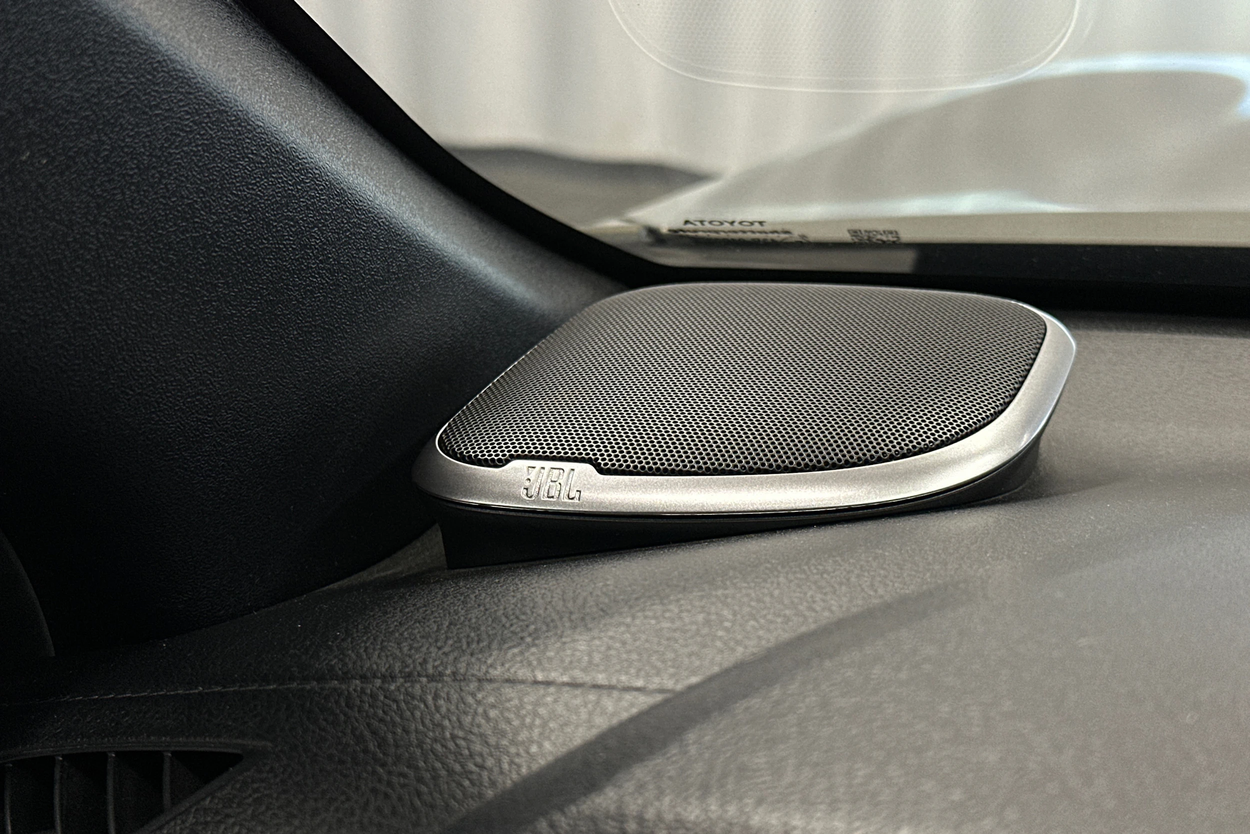 harmaa Toyota Hilux 2021 kuva 17.