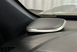 harmaa Toyota Hilux 2021 kuva 17.