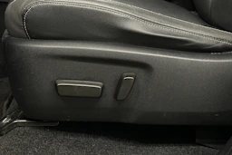 harmaa Toyota Hilux 2021 kuva 18.