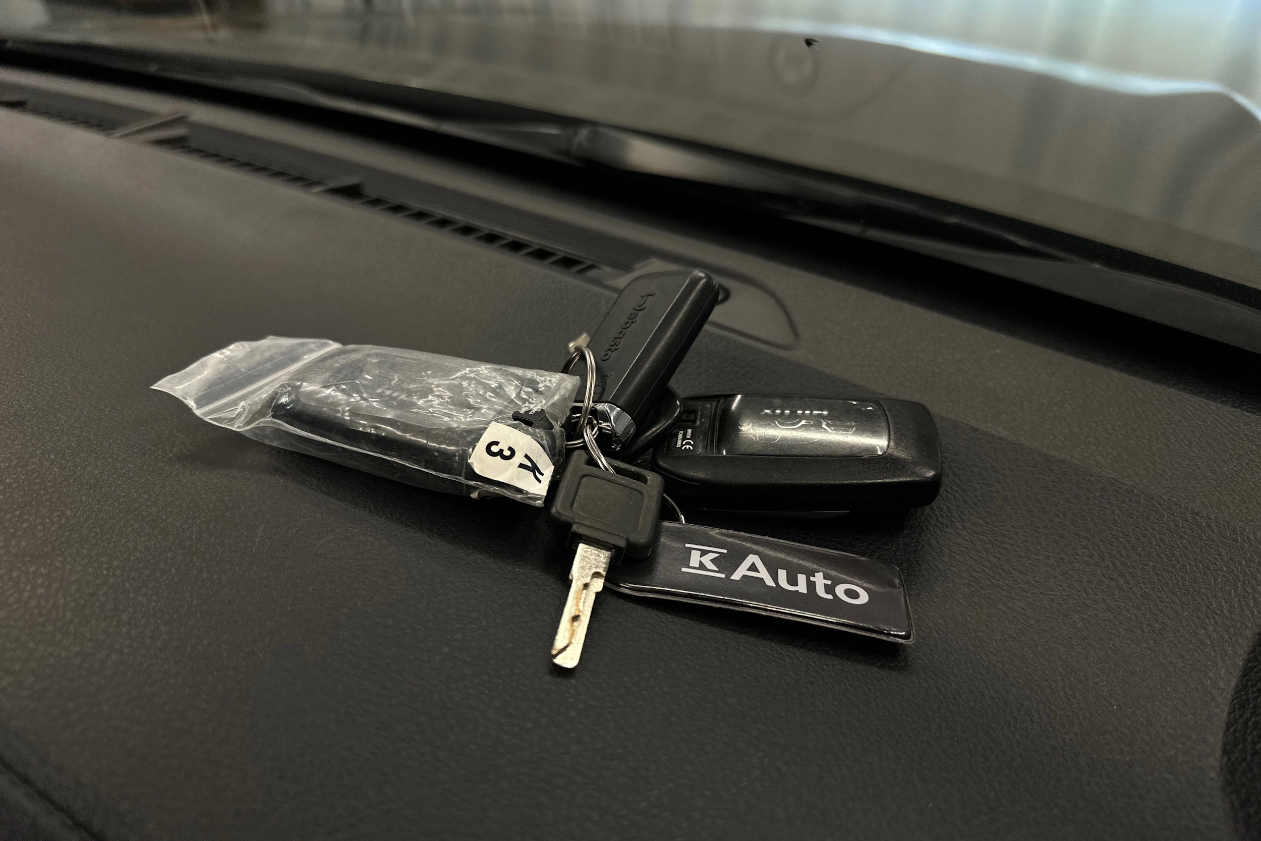 harmaa Toyota Hilux 2021 kuva 23.