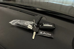 harmaa Toyota Hilux 2021 kuva 23.