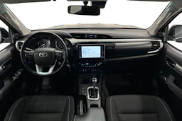musta Toyota Hilux 2021 kuva 7.