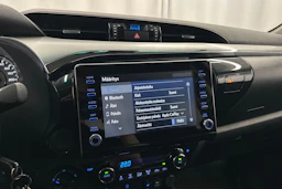 musta Toyota Hilux 2021 kuva 21.