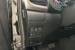 musta Toyota Hilux 2021 kuva 26.
