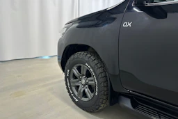musta Toyota Hilux 2021 kuva 33.