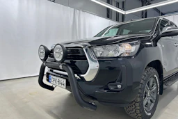 musta Toyota Hilux 2021 kuva 34.