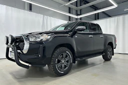 musta Toyota Hilux 2021 kuva 35.