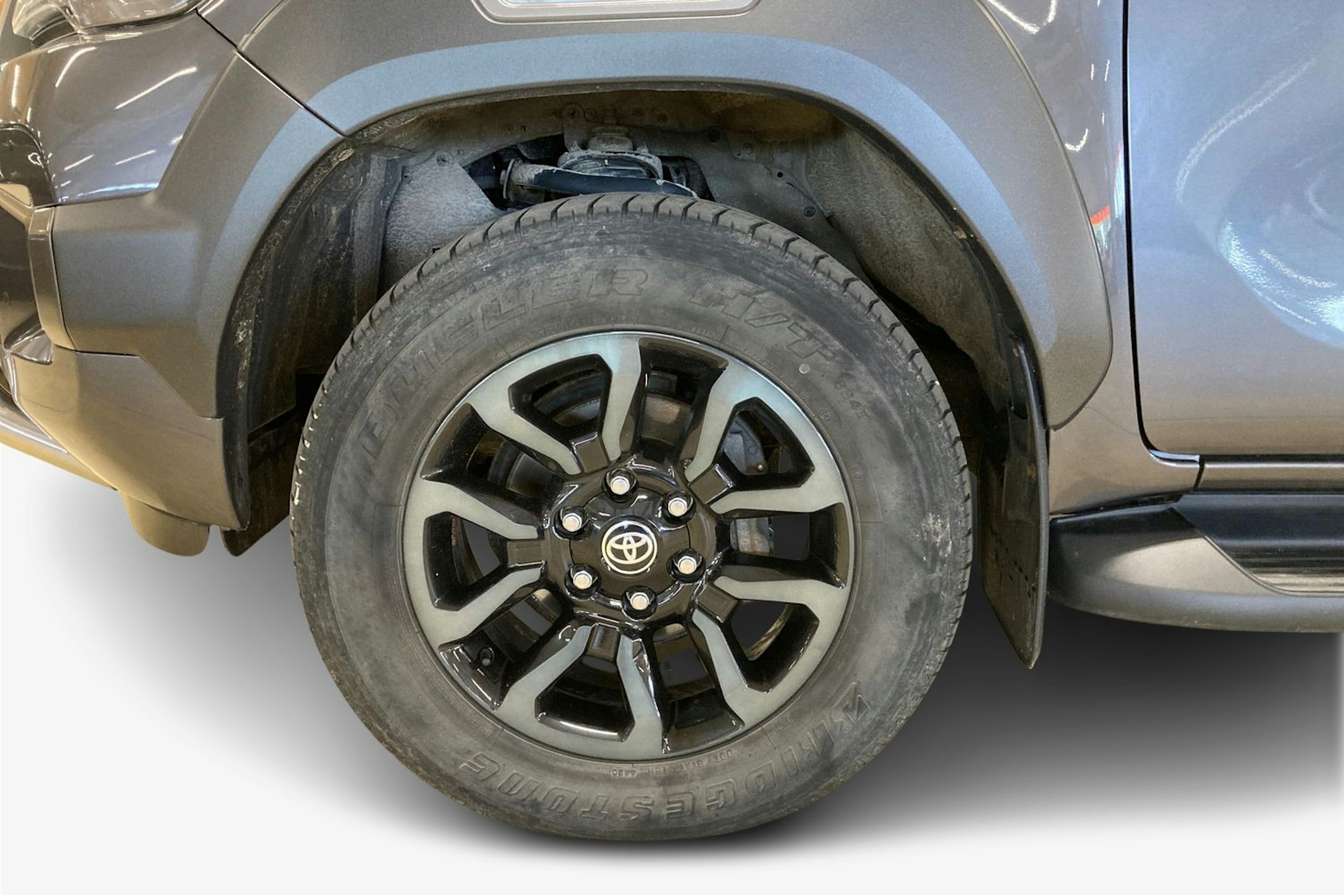 Musta Toyota Hilux 2021 kuva 11.