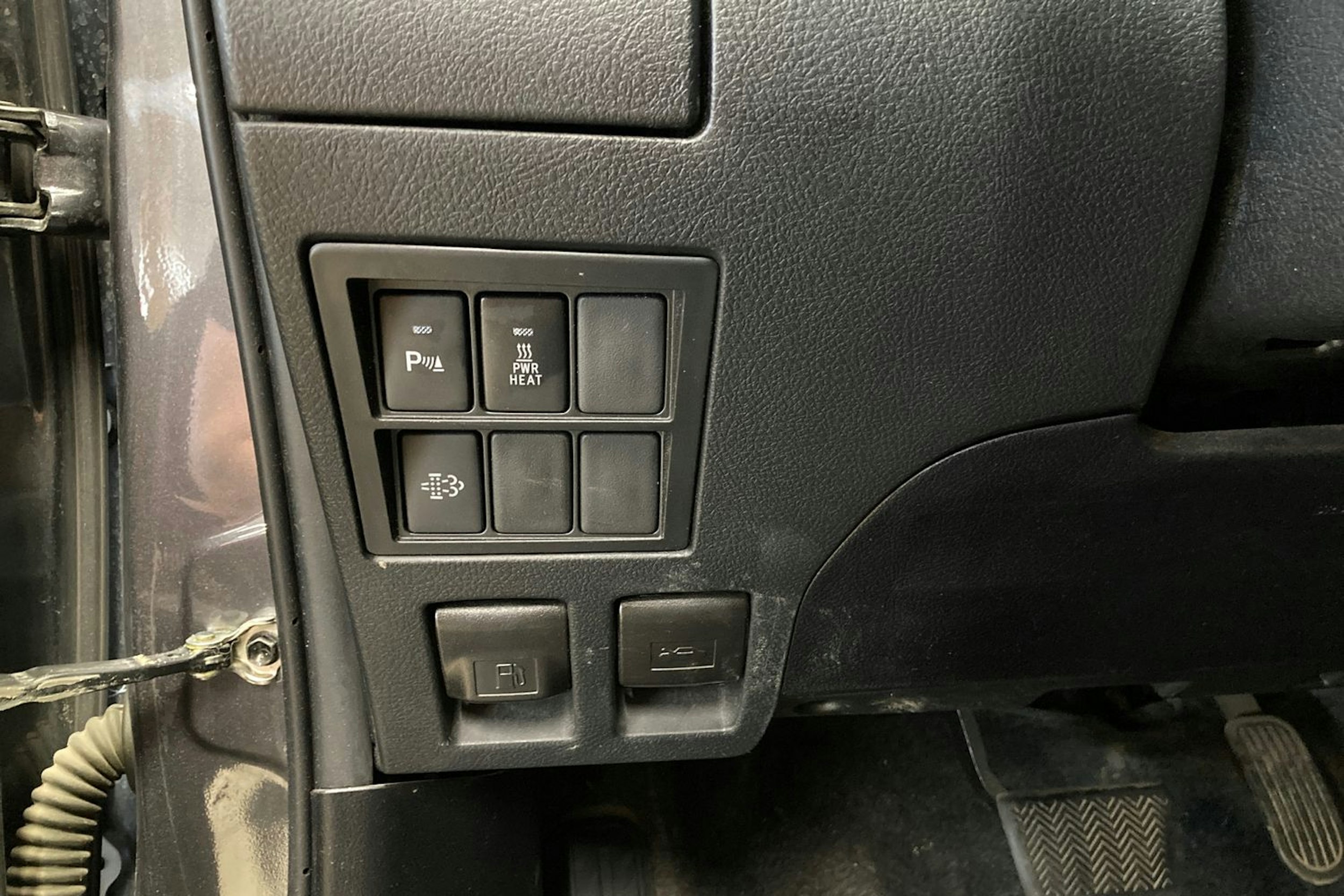 Musta Toyota Hilux 2021 kuva 19.
