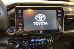 Musta Toyota Hilux 2021 kuva 23.