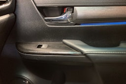 Musta Toyota Hilux 2021 kuva 30.