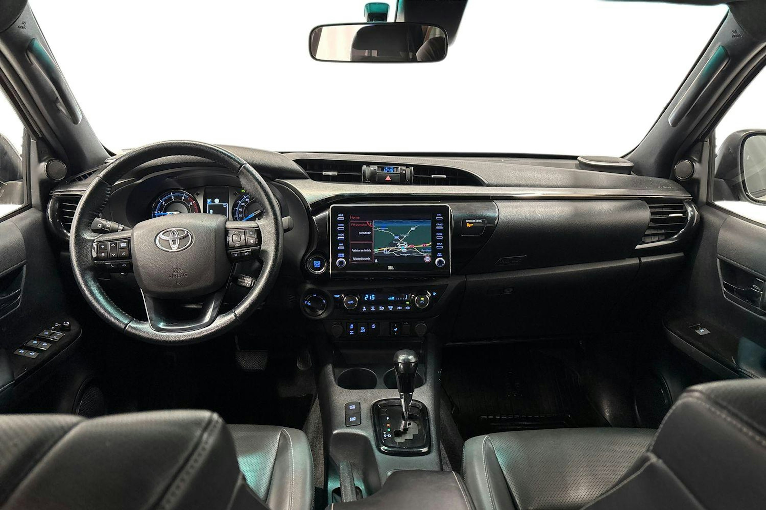 valkoinen Toyota Hilux 2021 kuva 9.