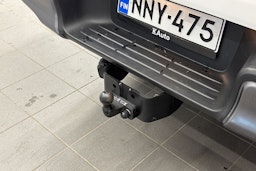 valkoinen Toyota Hilux 2021 kuva 16.