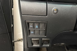valkoinen Toyota Hilux 2021 kuva 18.