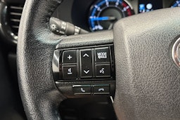 valkoinen Toyota Hilux 2021 kuva 19.