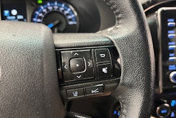valkoinen Toyota Hilux 2021 kuva 20.