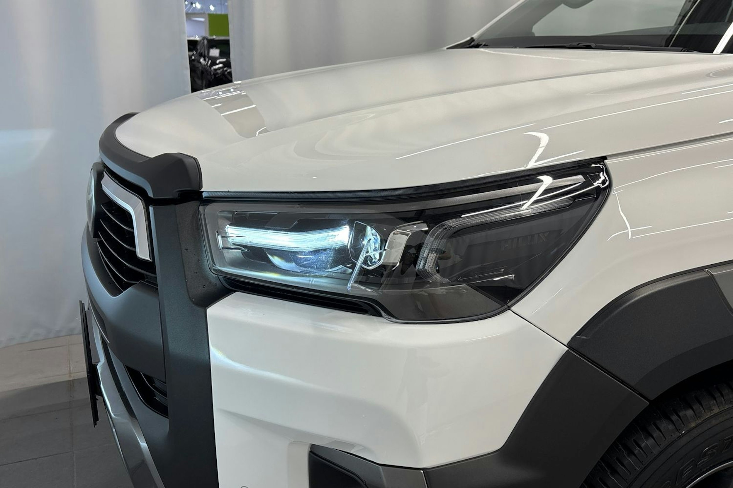 valkoinen Toyota Hilux 2021 kuva 25.