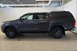 harmaa Toyota Hilux 2021 kuva 6.