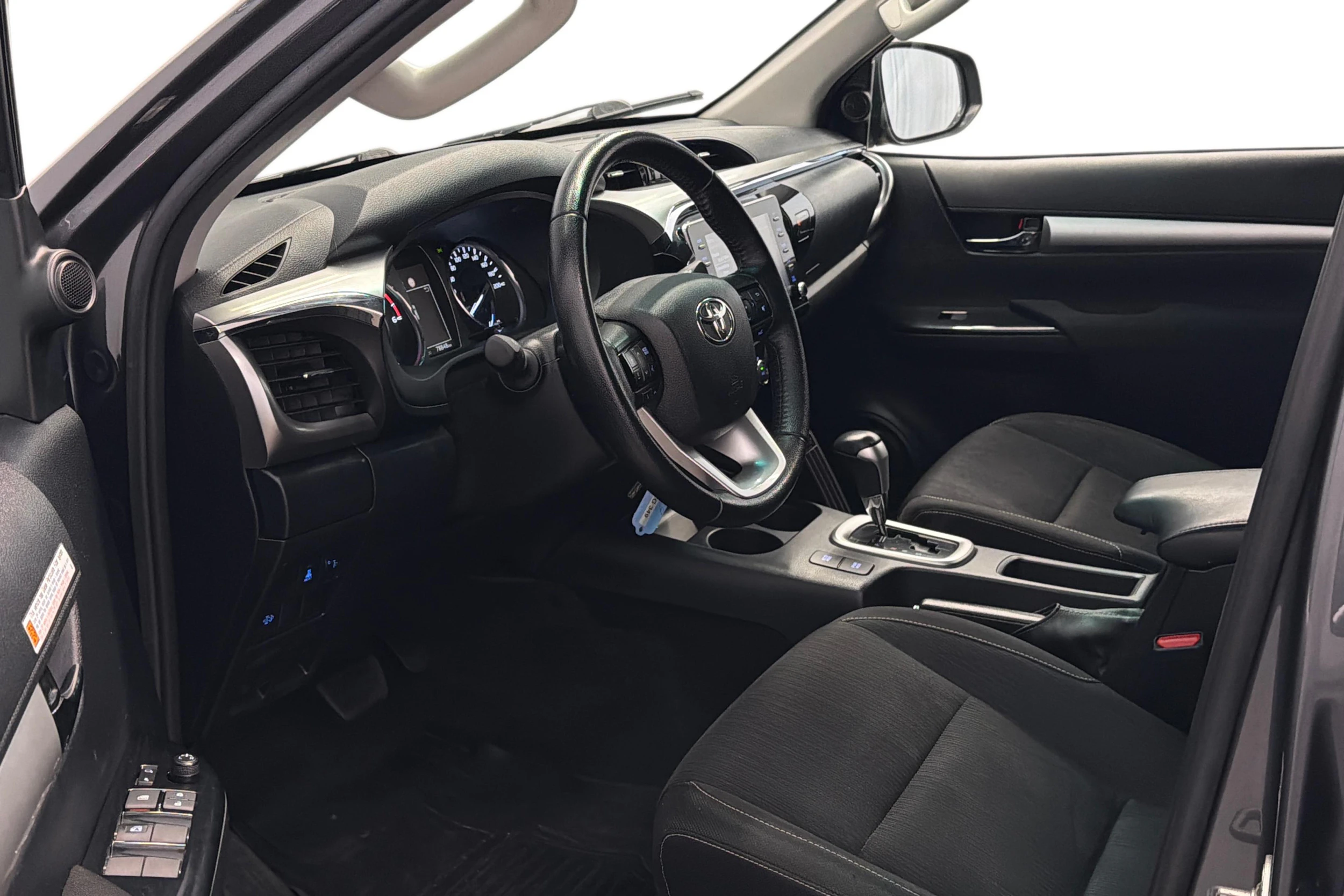 harmaa Toyota Hilux 2021 kuva 7.