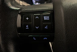 harmaa Toyota Hilux 2021 kuva 13.