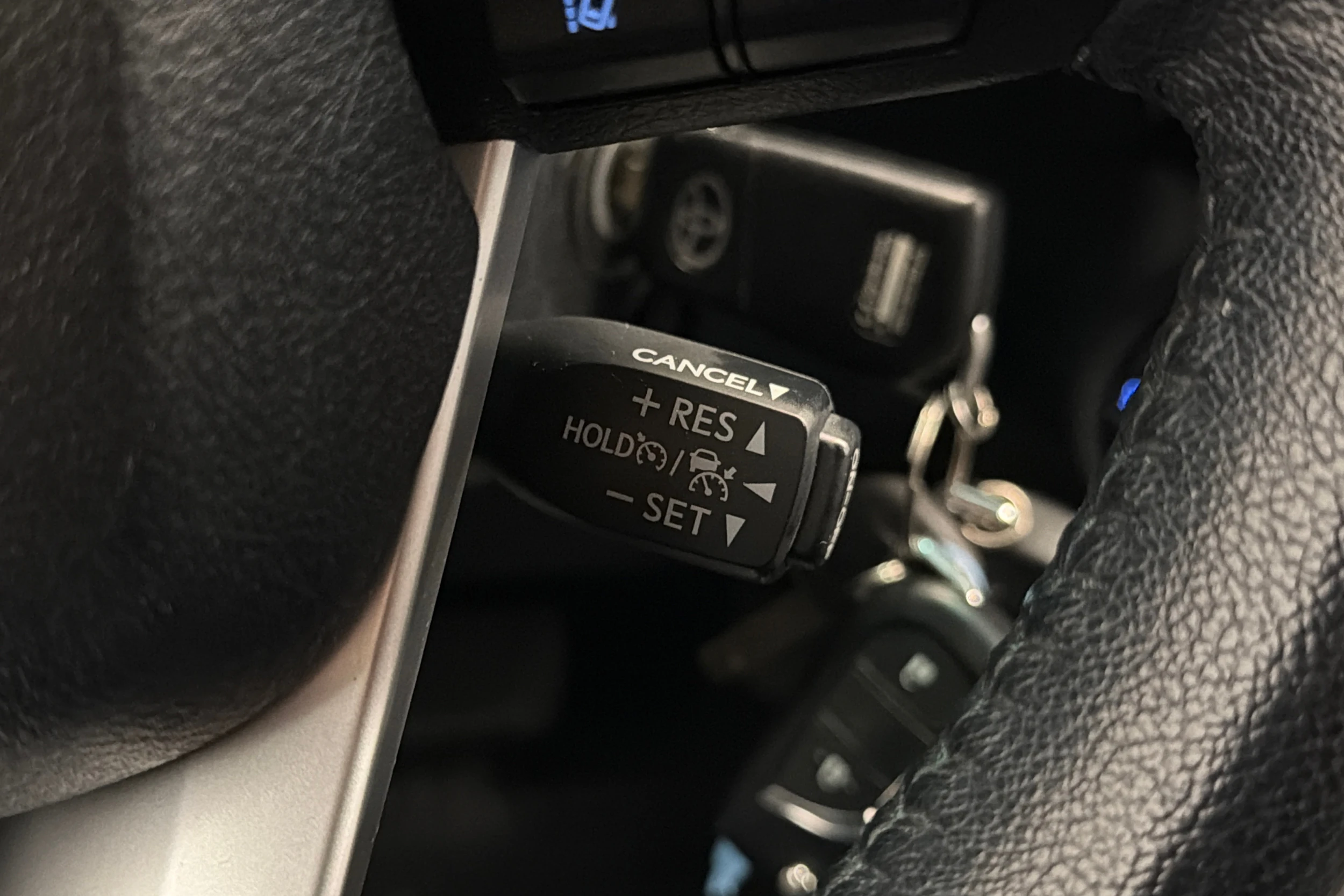 harmaa Toyota Hilux 2021 kuva 15.