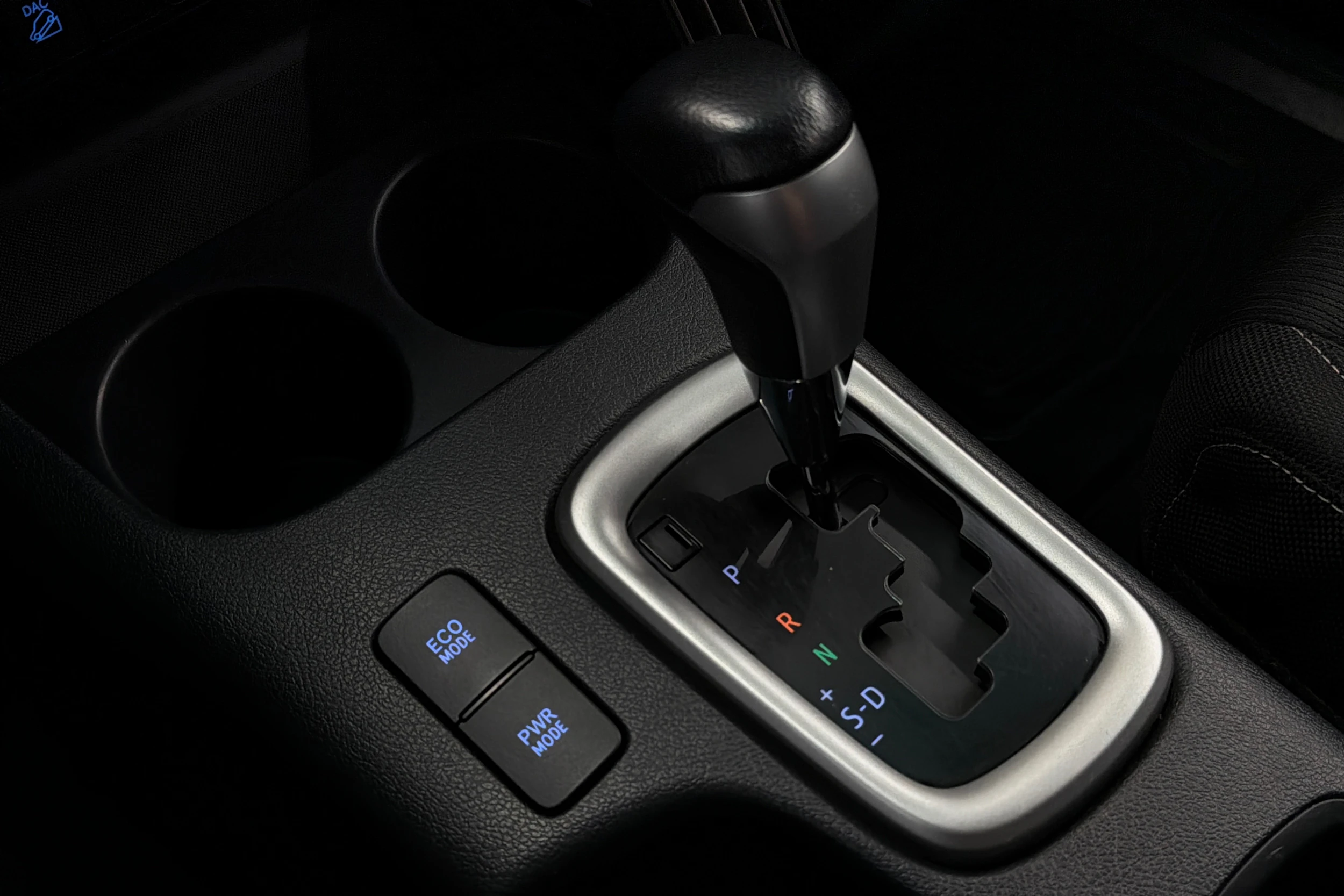 harmaa Toyota Hilux 2021 kuva 22.