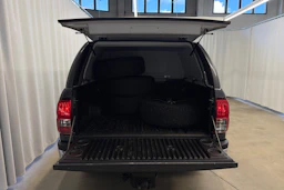 harmaa Toyota Hilux 2021 kuva 27.