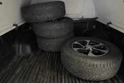 harmaa Toyota Hilux 2021 kuva 28.