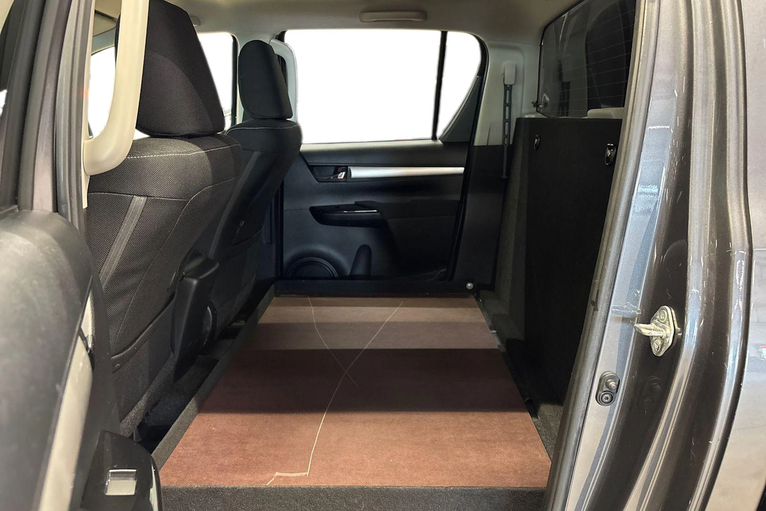 met. harmaa Toyota Hilux 2021 kuva 11.