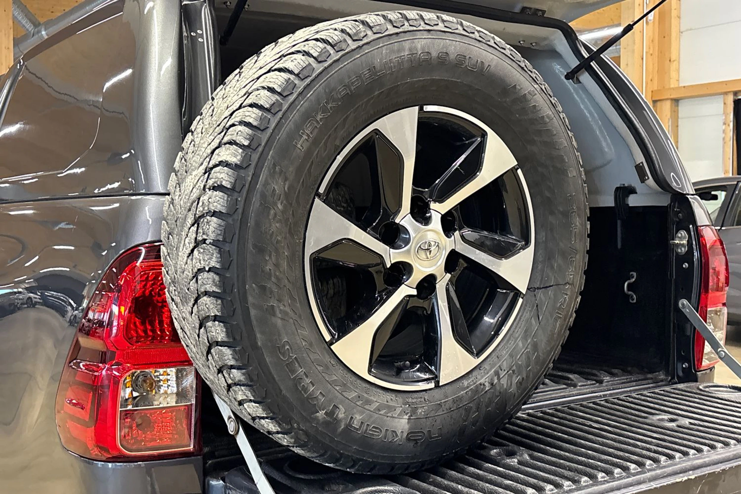 met. harmaa Toyota Hilux 2021 kuva 13.