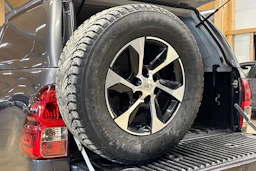 met. harmaa Toyota Hilux 2021 kuva 13.