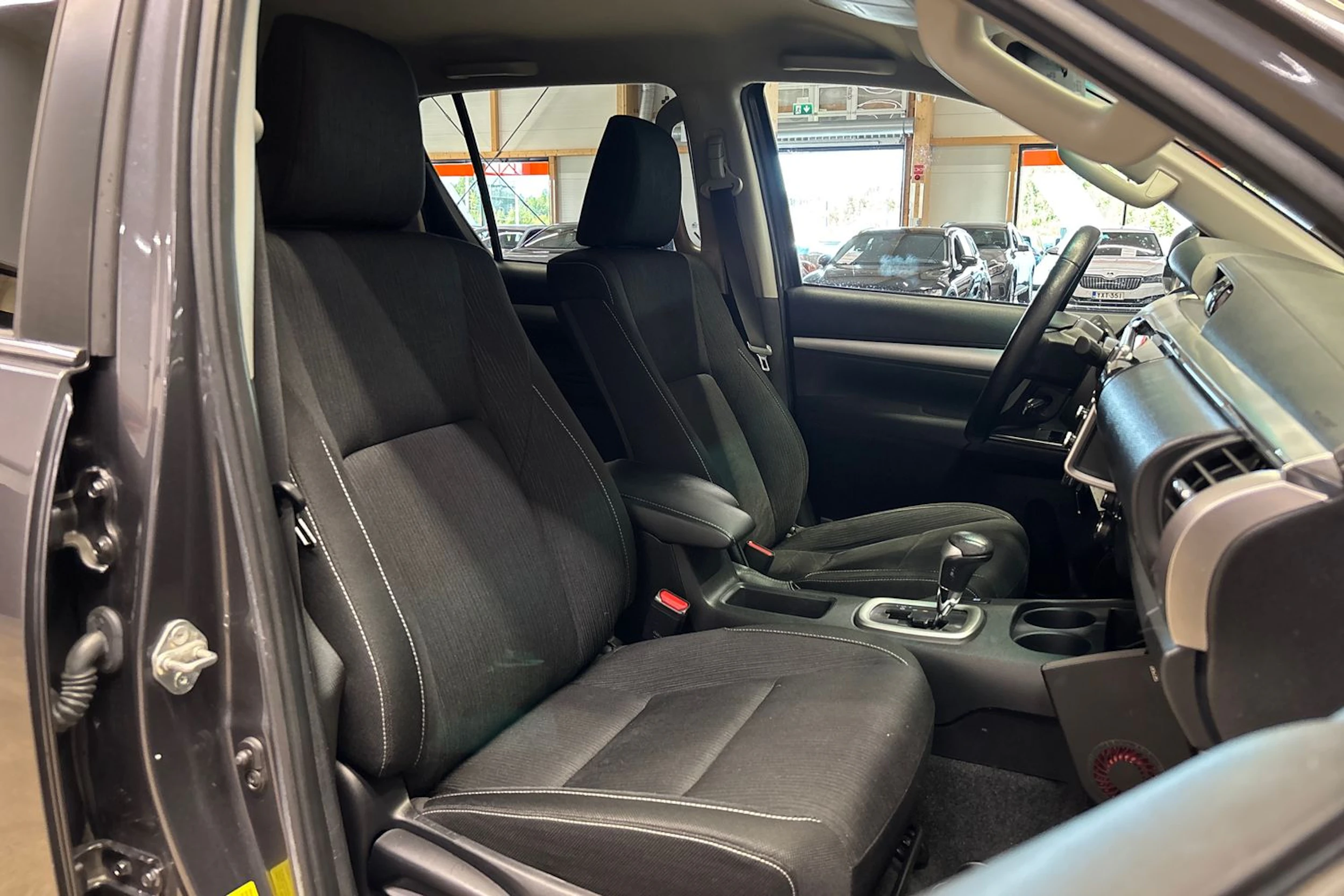 met. harmaa Toyota Hilux 2021 kuva 15.