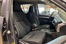 met. harmaa Toyota Hilux 2021 kuva 15.