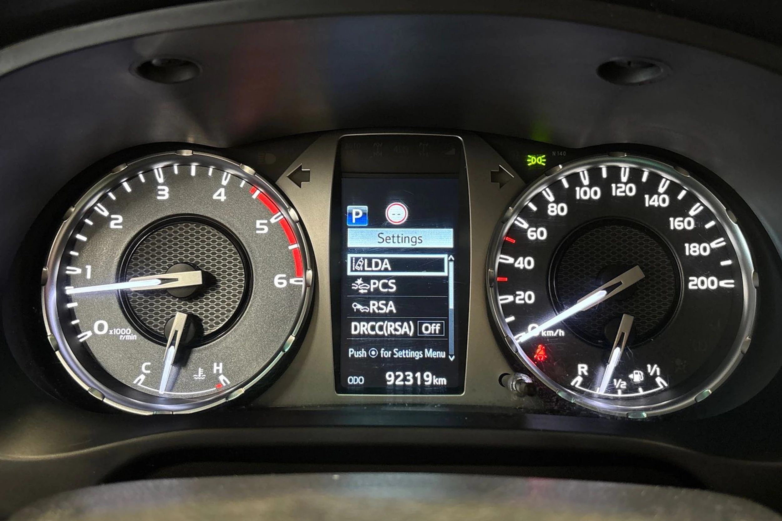 met. harmaa Toyota Hilux 2021 kuva 22.