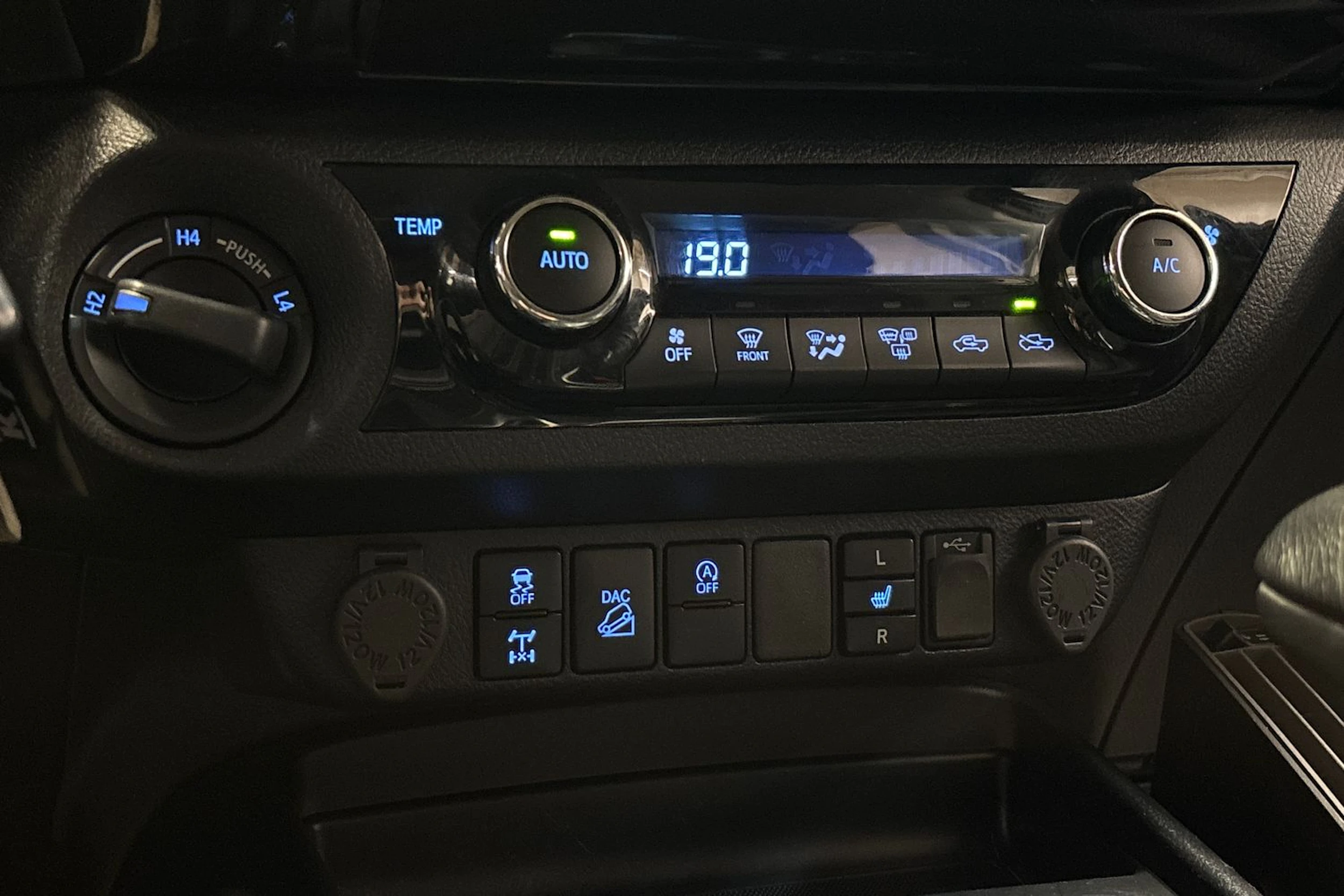 met. harmaa Toyota Hilux 2021 kuva 27.