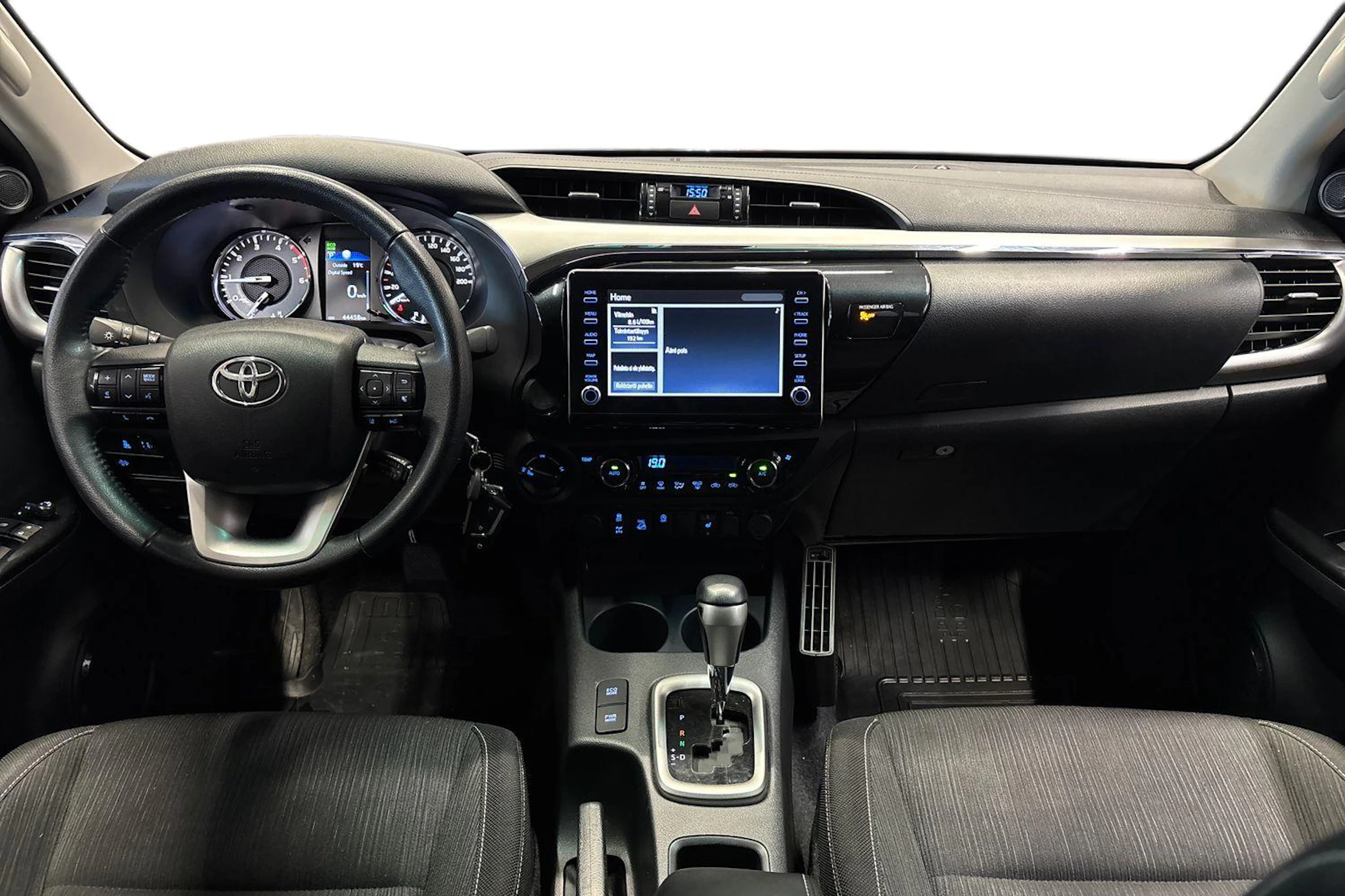 harmaa Toyota Hilux 2021 kuva 9.