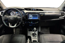 harmaa Toyota Hilux 2021 kuva 9.